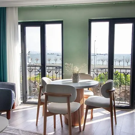 Apartament Modern & Stylish 2br Haven By The Sea In Yedikule *