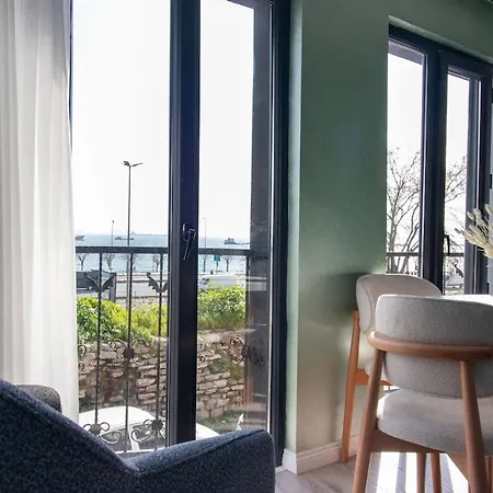 Modern & Stylish 2br Haven By The Sea In Yedikule 아파트 이스탄불