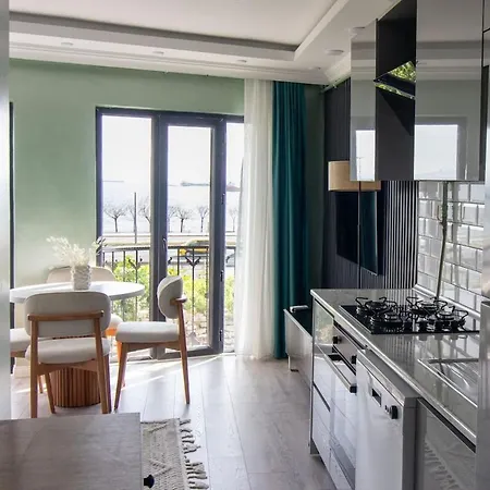 Modern & Stylish 2br Haven By The Sea In Yedikule